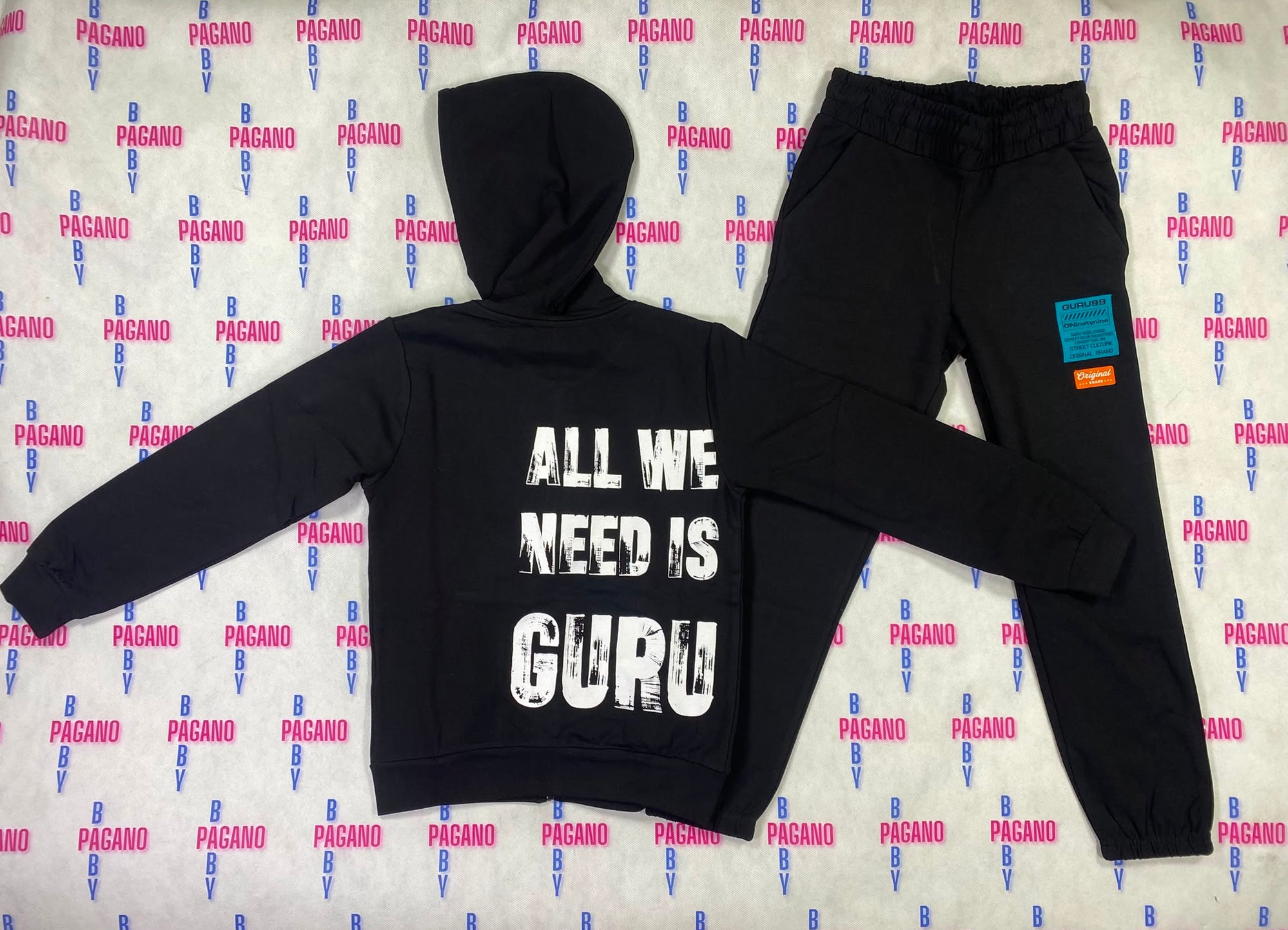 Tuta ALL WE NEED IS GURU